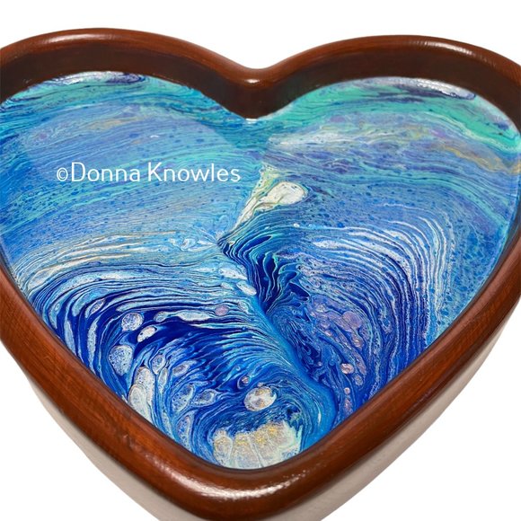 NWOT Functional Fluid Art Heart Wood Serving Tray - Picture 5 of 10
